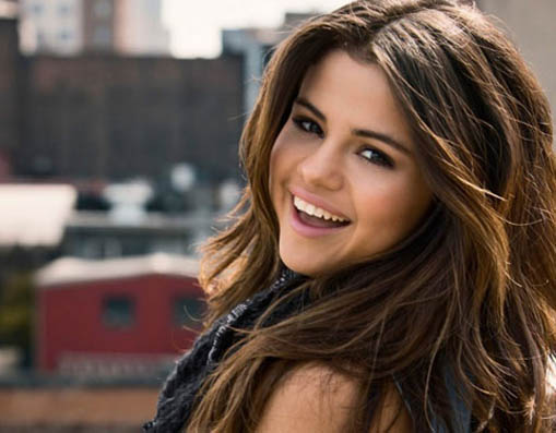 Selena Gomez khỏe khoắn ngày thu