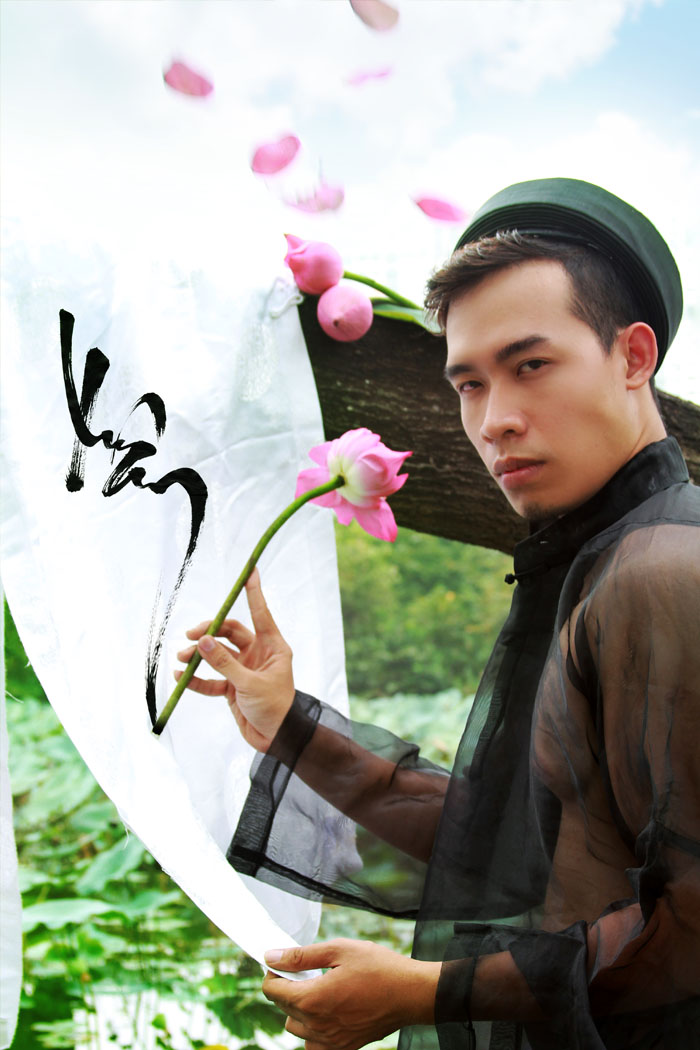 Leo Quốc Việt hóa chàng Thơ đón Xuân