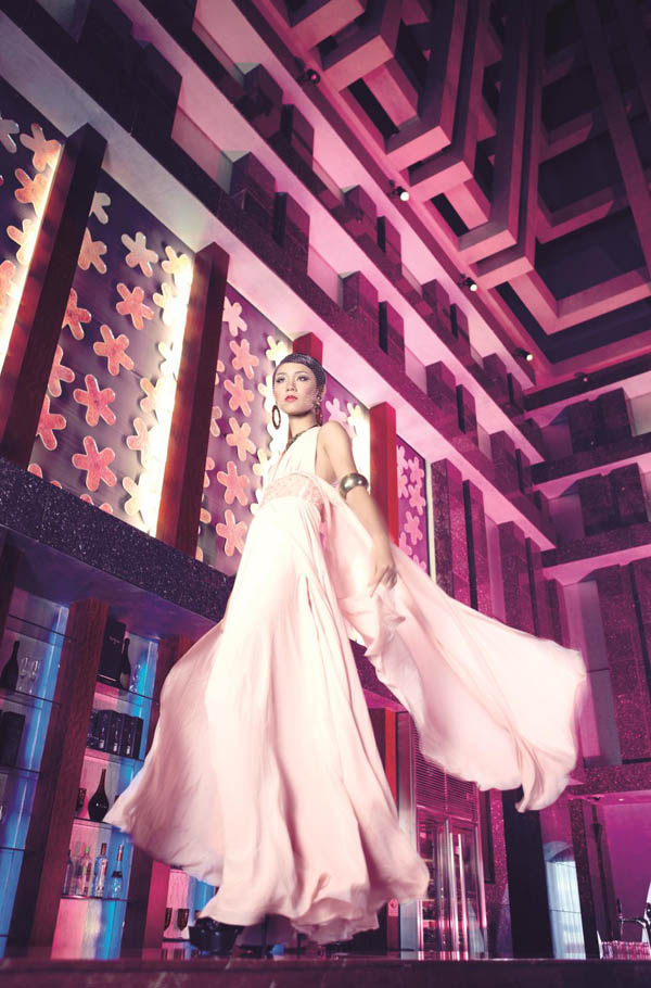 Sau buổi chụp ảnh b&ecirc;n hồ bơi với mẫu nam, c&aacute;c th&iacute; sinh phải trải qua hai phần chụp ảnh ở kh&ocirc;ng gian kh&aacute;c cũng như với bối cảnh kh&aacute;c.