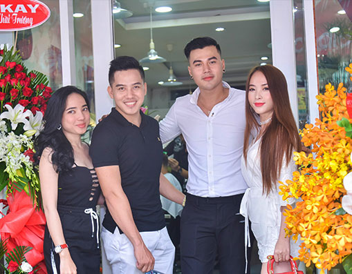 Hot boy du lịch Chinh Nguyễn tưng bừng khai trương Salon tóc do chính mình làm chủ